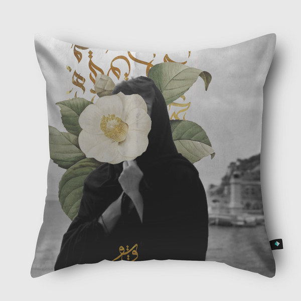 بين الوجوه Throw Pillow