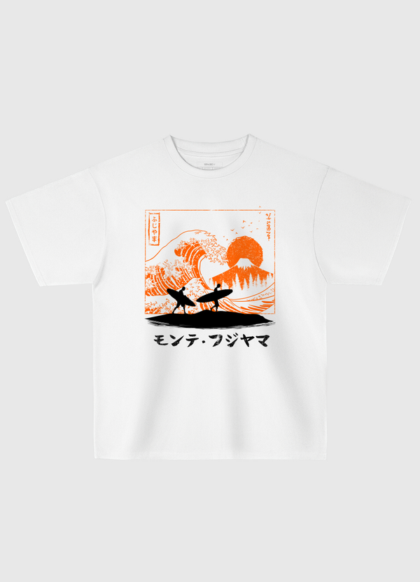 Surfing the wave in Japan Oversized T-Shirt