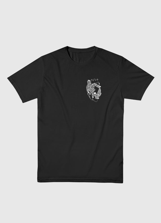 القلب فيه عربي - Men Basic T-Shirt