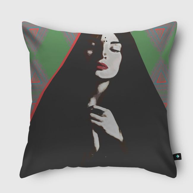 جمال المرأة العربية - Throw Pillow