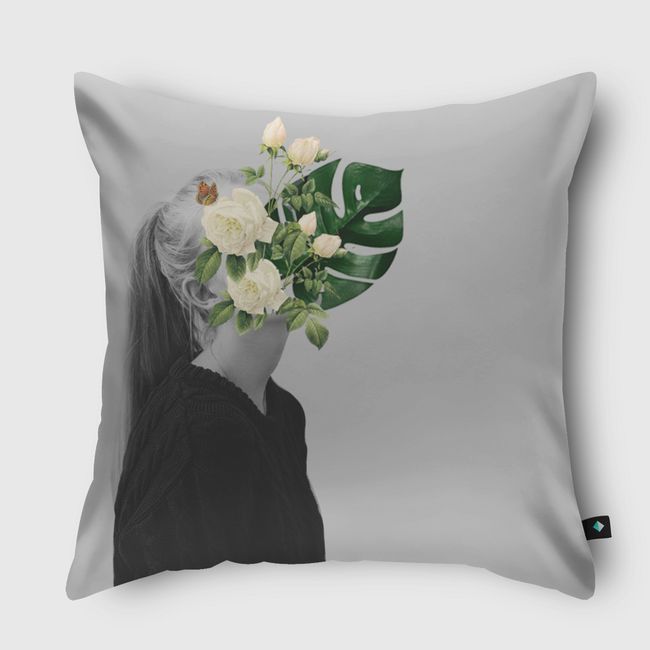 Nour sati - Throw Pillow