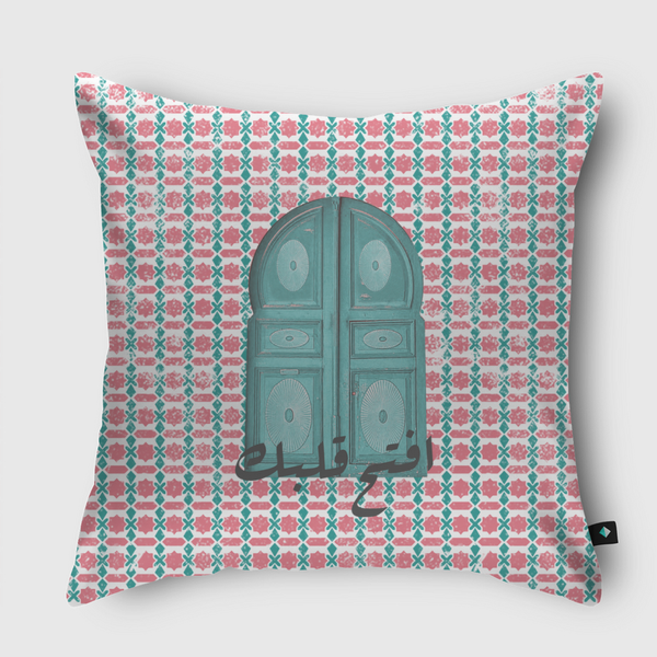 افتح قلبك Throw Pillow